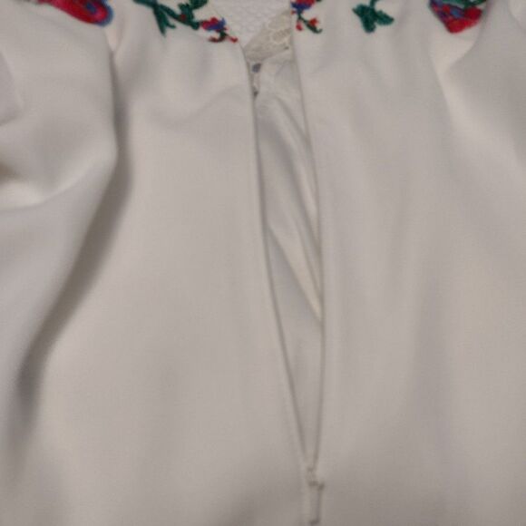 Tadashi Shoji Long Sleeve Boho White Floral Embroidery Bell Sleeve Blouse - Picture 12 of 12